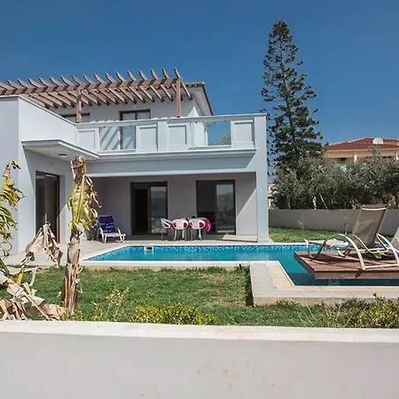 Petreris Enas - Stunning 3 Bedroom With Pool