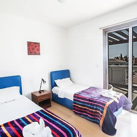 Petreris Enas - Stunning 3 Bedroom With Pool - Short Walk To Nissi Avenue *