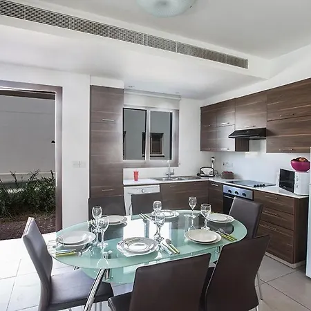 Petreris Enas - Stunning 3 Bedroom With Pool - Short Walk To Nissi Avenue *