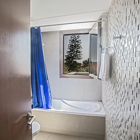 Petreris Enas - Stunning 3 Bedroom With Pool - Short Walk To Nissi Avenue Вилла Айя-Напа