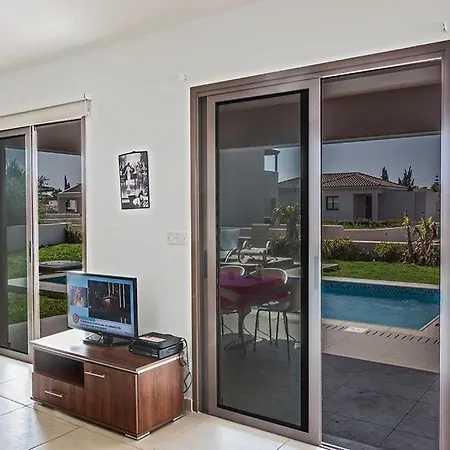 Вилла Petreris Enas - Stunning 3 Bedroom With Pool - Short Walk To Nissi Avenue