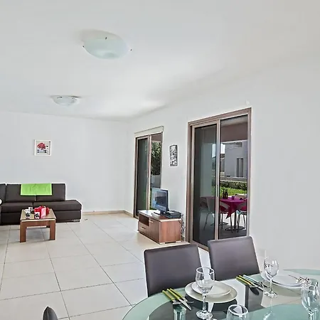 Petreris Enas - Stunning 3 Bedroom With Pool - Short Walk To Nissi Avenue Айя-Напа