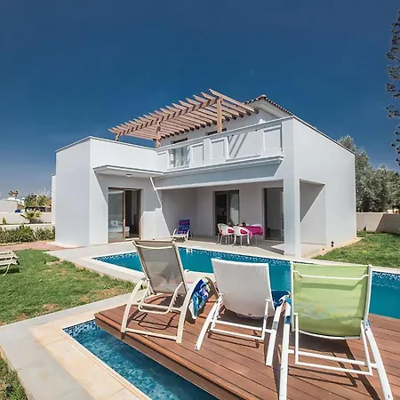 Petreris Enas - Stunning 3 Bedroom With Pool - Short Walk To Nissi Avenue Айя-Напа