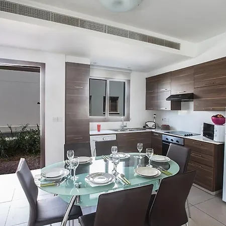 Petreris Enas - Stunning 3 Bedroom With Pool - Short Walk To Nissi Avenue *