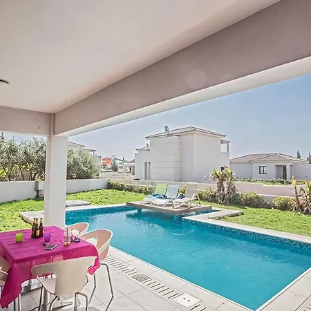 ヴィラ Petreris Enas - Stunning 3 Bedroom With Pool *