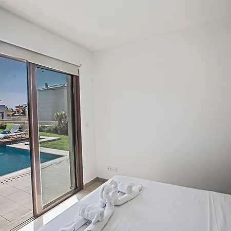 Petreris Enas - Stunning 3 Bedroom With Pool ヴィラ *