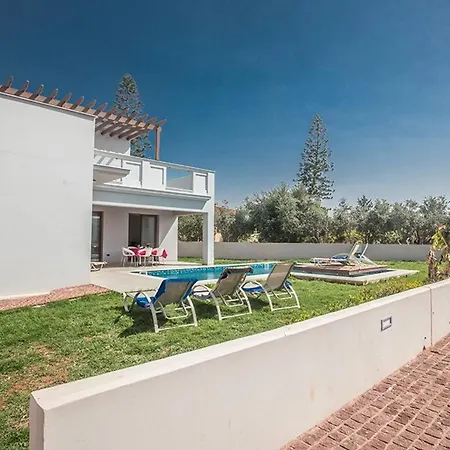 Petreris Enas - Stunning 3 Bedroom With Pool アヤナパ